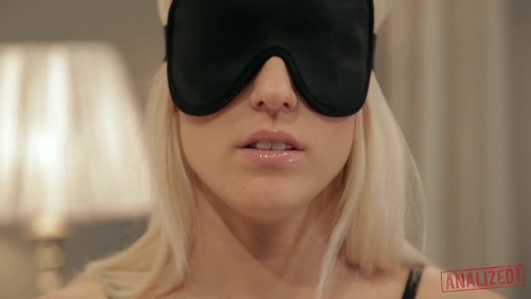 Blanche Bradberry aka Blanche Bradburry Gets Blindfolded And Double Penetrated (11 04 2019) 480p