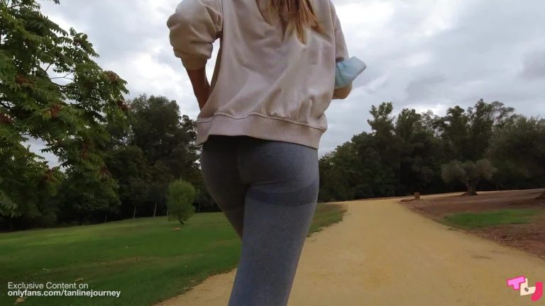 EXTREMELY PUBLIC BLOWJOB I gave a Guy in the Park a sloppy Head so he Cum within 5 Minutes