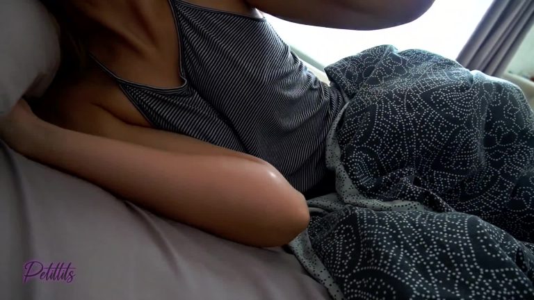 Girlfriend experience ASMR Waking up next to a horny girlfriend