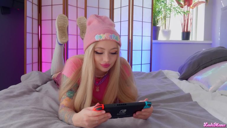 Horny gamer girl really wants some dick in her narrow pussy Leah Meow
