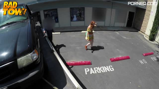 Towing the car of sexy redhead that has to give a blowjob to PIR TE
