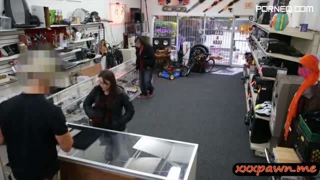 Free Porn Videos Two amateurs trying to steal at the pawnshop and get fucked
