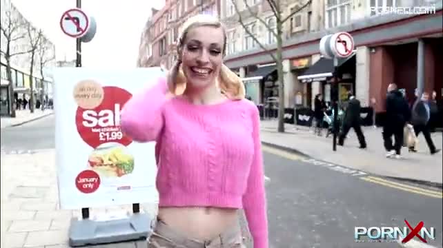 Chessie Shows Her Ass In Public
