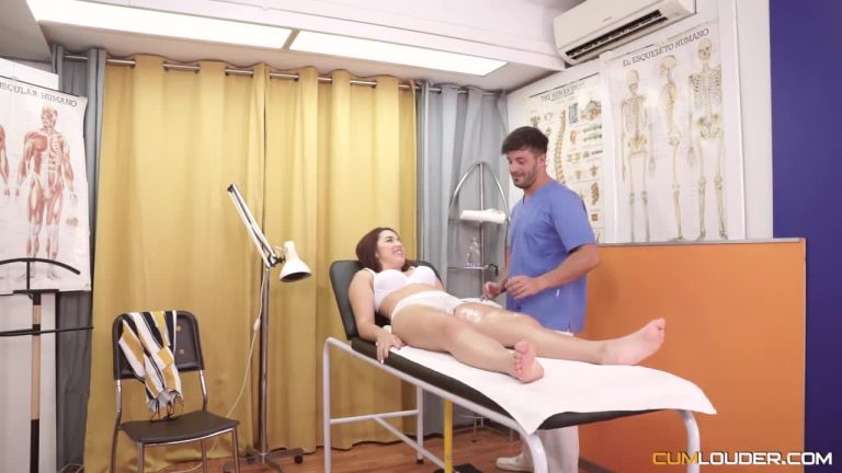 Spanischer Porno, die süße und sexy Diana Rius in der Arztpraxis gefickt Liebe - taxi69.com