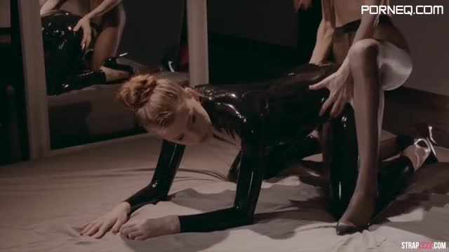 SUBMISSIVE GIRL IN LATEX CAT SUIT free HD porn (1)