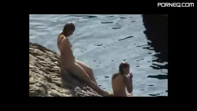 Voyeur records naked and natural women with a hidden camera
