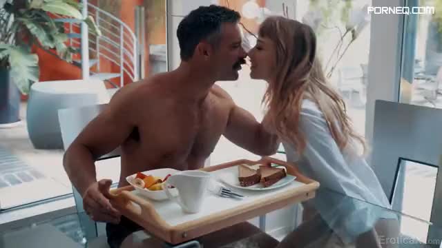 Thin GF Ivy Wolfe turns breakfast into sensational sex