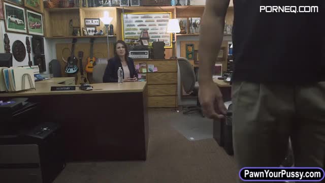 Free Porn Videos Customers wife banged at the pawnshop