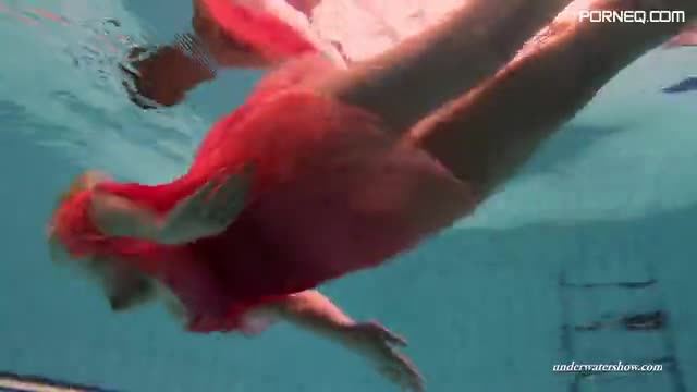 Hot lady takes her lovely red dress and shows her body underwater
