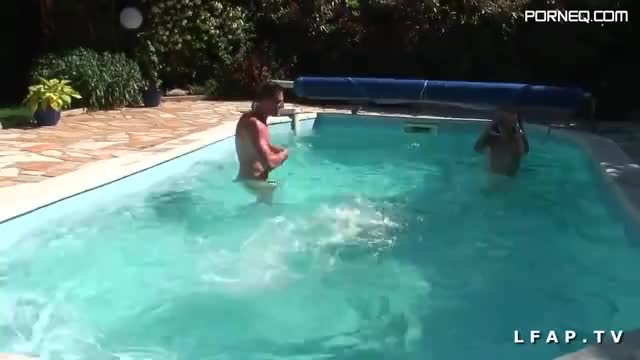 2 cock hurnry cougars have wild FFM threesome fuck at poolside