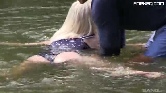 Young amateur gets fucked by the river in a gorgeous way (1)