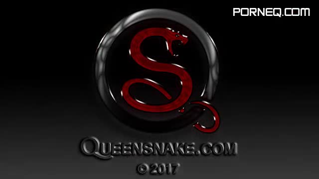 Queensnake com Smokey Suzy