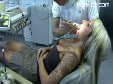 Carolin Wosnitza gives lusty blowjob during dental checkup