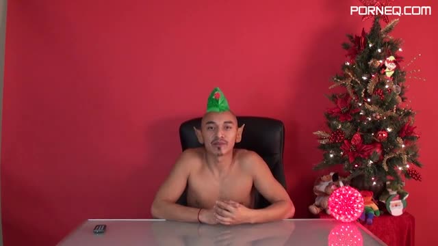 The Gay Raw Elf Gets Down