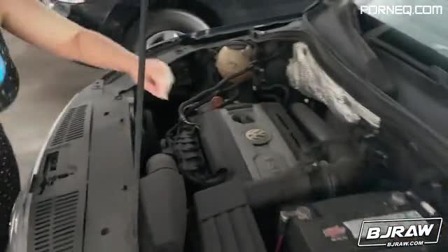 NATASHA WAS HAVING SOME CAR TROUBLE AND I CAME TO HER RESCUE free HD porn (1)