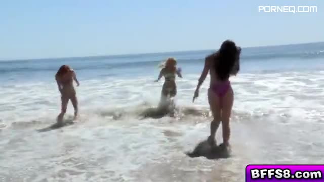 Free Porn Videos Surfer Chics and the Lifeguard
