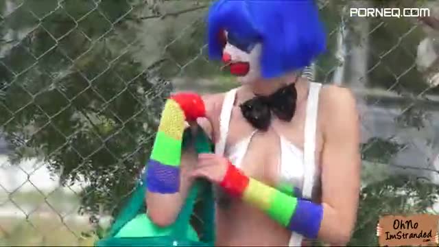 Free Porn Videos Super sexy clown gets picked up and fucked along the way