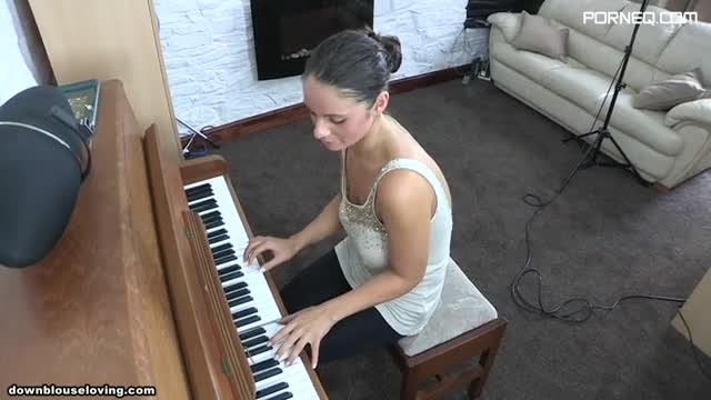 Ash sexy on the piano Dansmovies com