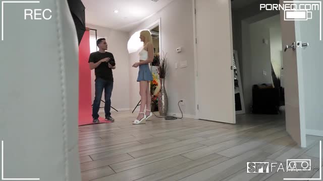Blonde teen ends up getting laid with the photographer (1)