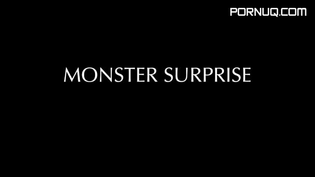 [JolieAndFriends] Yasmin Dornelles Monster Surprise (31 10 2018) rq