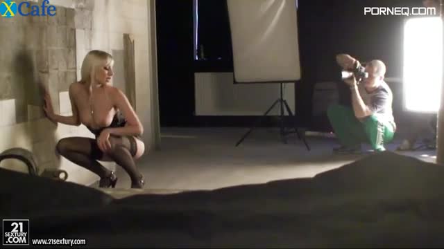 Mind taking long legged blond bombshell shows off her fantastic body for cam
