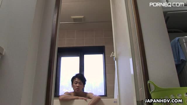 Couple has a bath together with a huge boner in it on (6262891)