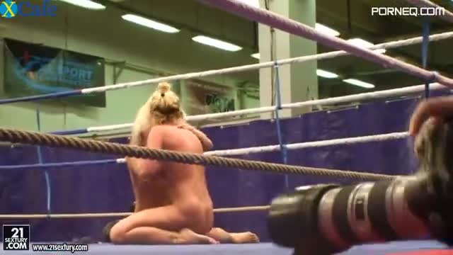 Sporty blond bitches have hot sex on boxing ring after fighting