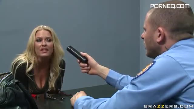 Cop investigates her hot ass