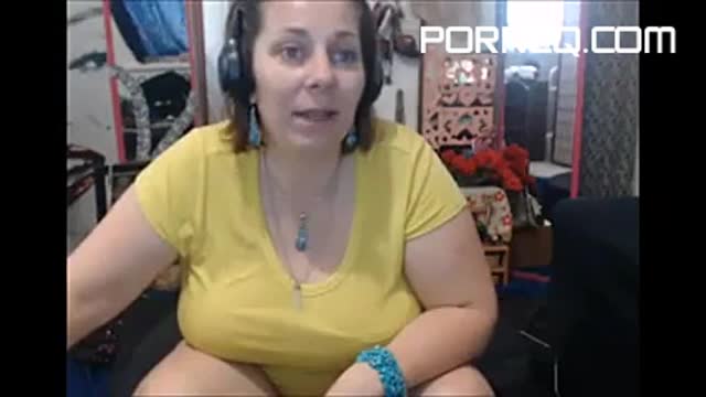 Mature Webcam Slut Translates Her Free Online Show