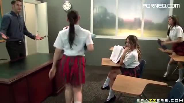 Hot and Smart School Girl Rachel Roxxx Offers Her Pussy to the Teacher